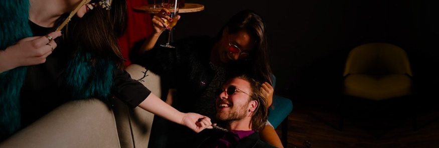 No swing: Comemorando aniversário com casais
